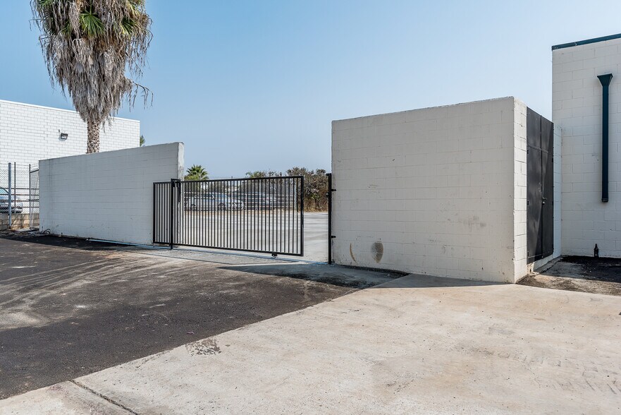More Photos Of 8020 Ronson Rd, San Diego Warehouse For Lease
