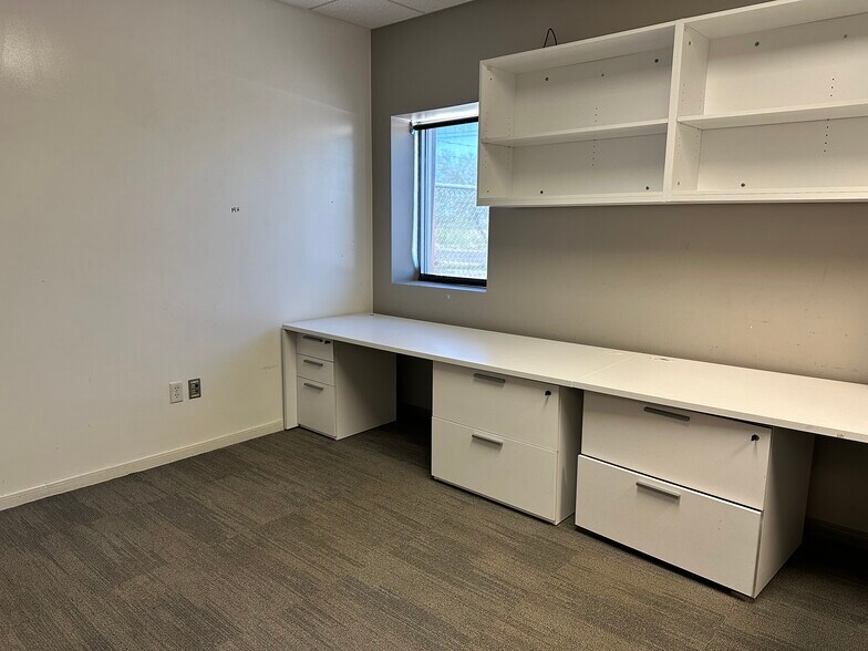 More Photos Of 10001 Lindberg Dr, Midland Warehouse For Lease