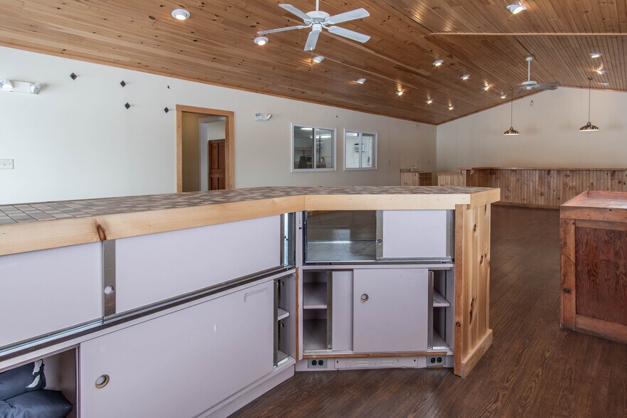More Photos Of 43748/43752 NY-12 Rt, Alexandria Bay Freestanding For Sale