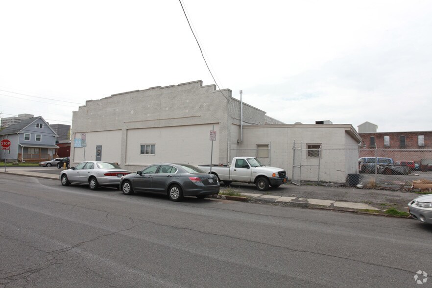 More Photos Of 215 Park Ave, Syracuse Service For Lease