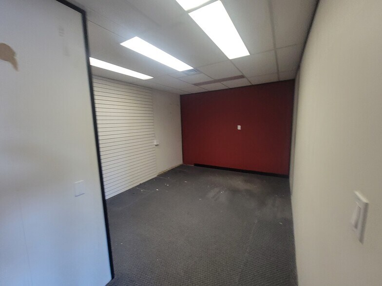 More Photos Of 3845 15th Av, Prince George Office For Lease