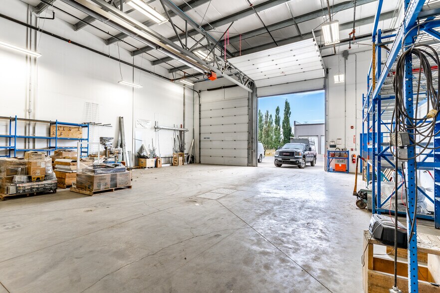 More Photos Of 5555 51st Ave SE, Calgary Warehouse For Sale