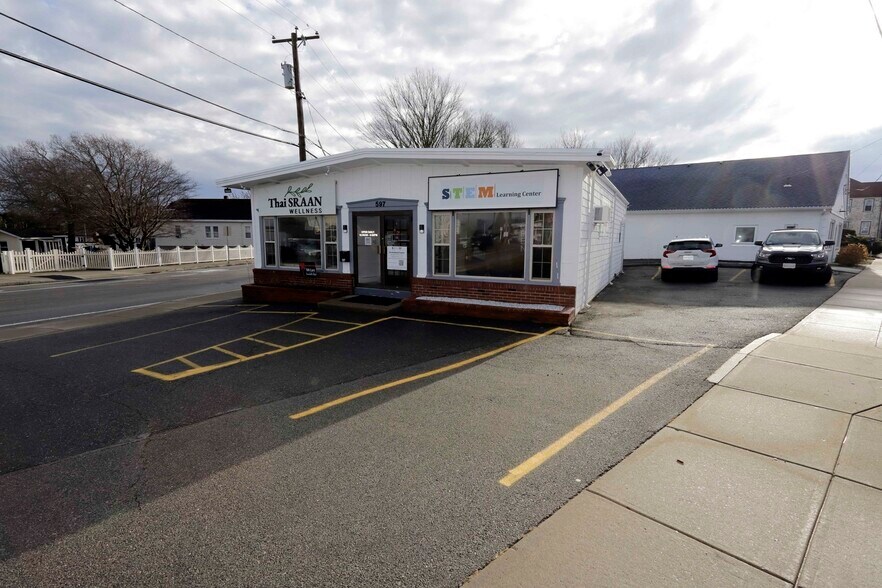 More Photos Of 597 Dartmouth St, Dartmouth Office For Sale