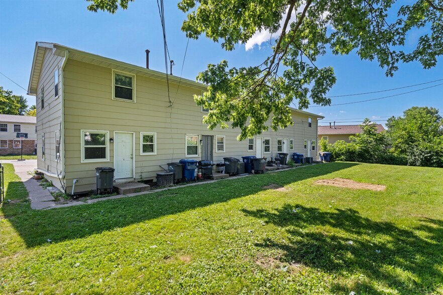 More Photos Of 2704 Magnolia Dr, Bettendorf Multifamily For Sale