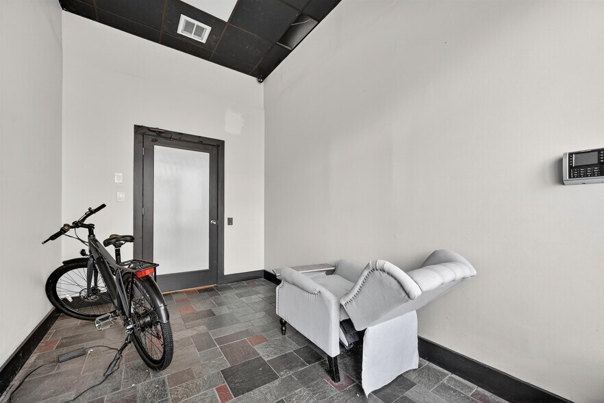 More Photos Of 297 Margaret King Ave, Ringwood Warehouse For Sale