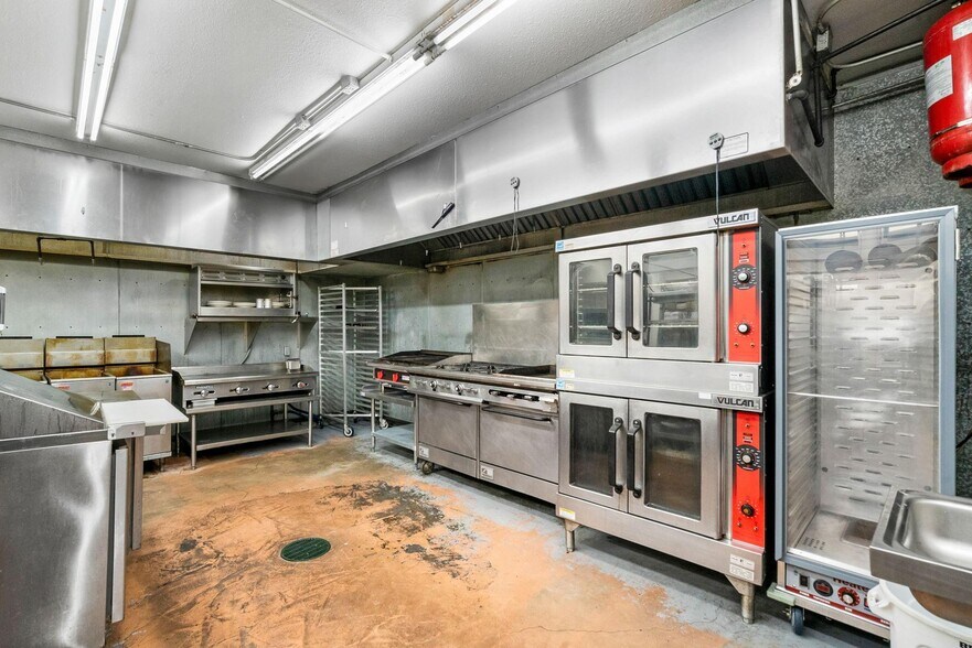 More Photos Of 100 N Texas St, De Leon Storefront Retail Office For Sale