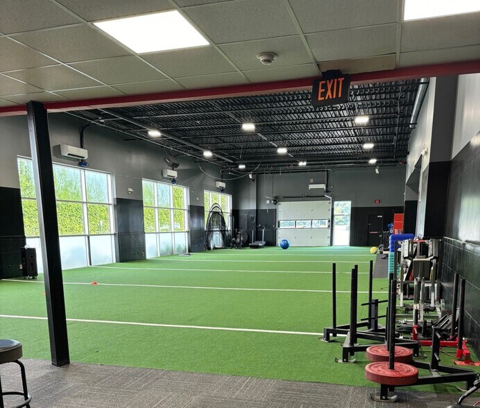 More Photos Of 181 Freeman Ave, Islip Light Distribution For Lease