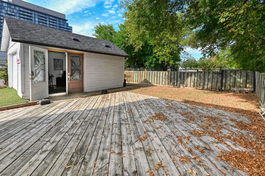 More Photos Of 37 Dundas St W, Mississauga Storefront Retail Residential For Sale