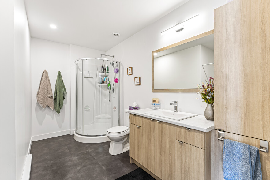 More Photos Of 365 Rue Adams E, Richmond Apartments For Sale