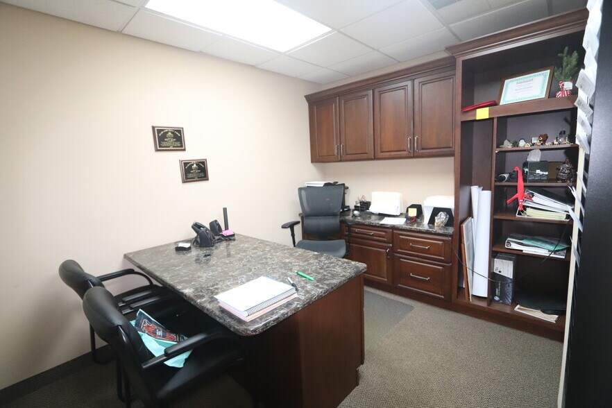 More Photos Of 5841 Whitmore Lake Rd, Brighton Medical For Lease