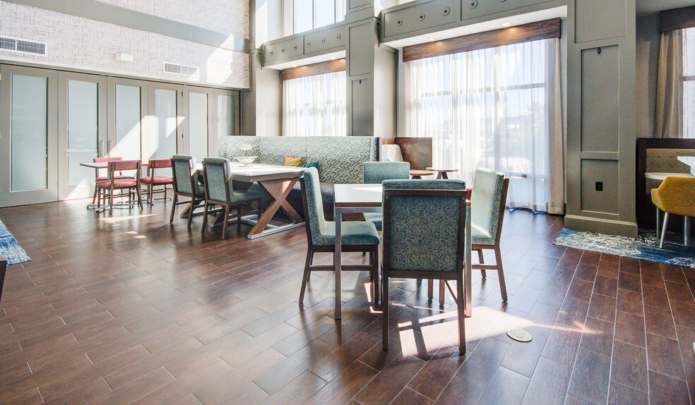 More Photos Of 4617 7th St, Bay City Hotel For Sale