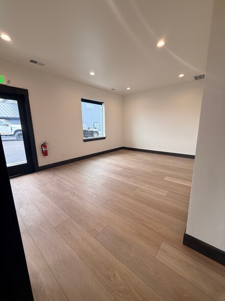 More Photos Of 3092 W Bellanca Ct, Hayden Industrial For Lease
