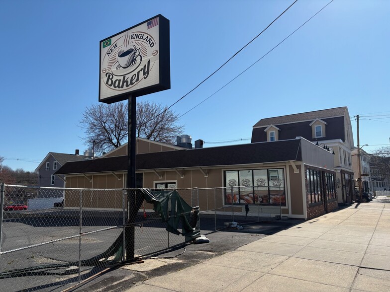 More Photos Of 100-102 Boston St, Salem Restaurant For Lease