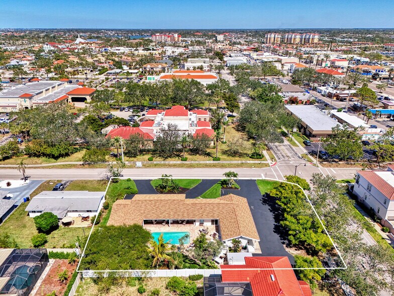 More Photos Of 400 Nokomis Ave S, Venice Specialty For Sale