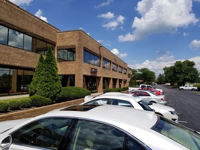 More Photos Of 11003 Bluegrass Pky, Louisville Flex For Lease