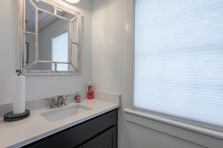 More Photos Of 2 Ash St, Hollis Office For Sale