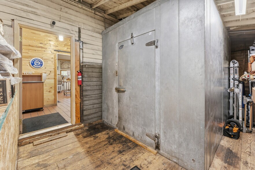 More Photos Of 410 Main St, Sandstone Restaurant For Sale