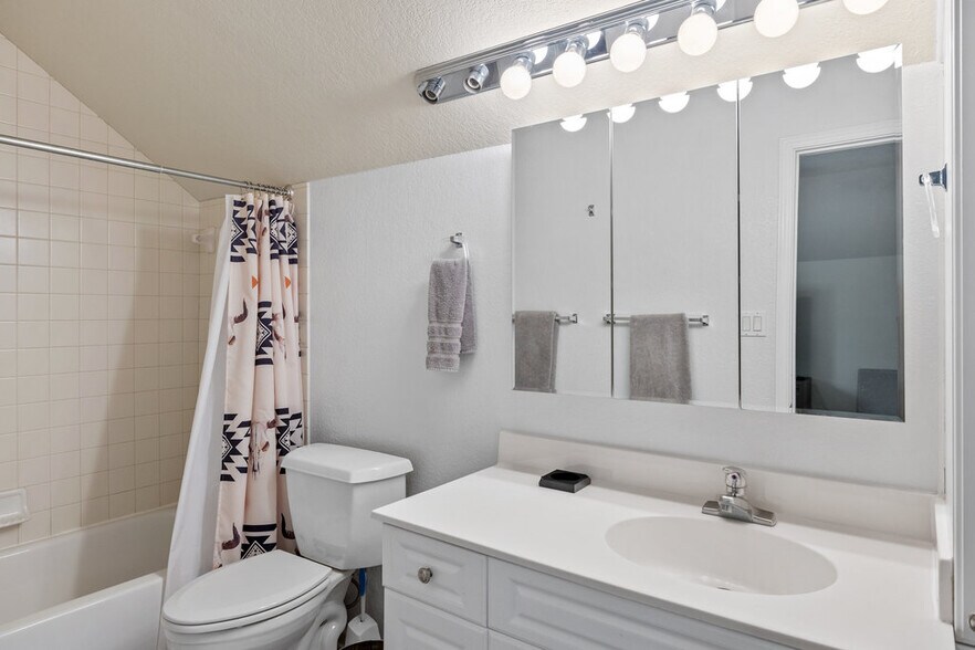 More Photos Of 4607 R O Dr, Spicewood Lodge Meeting Hall For Sale