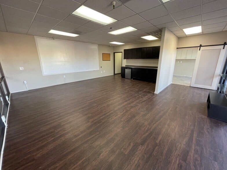 More Photos Of 15600-15650 N Black Canyon Hwy, Phoenix Office For Lease