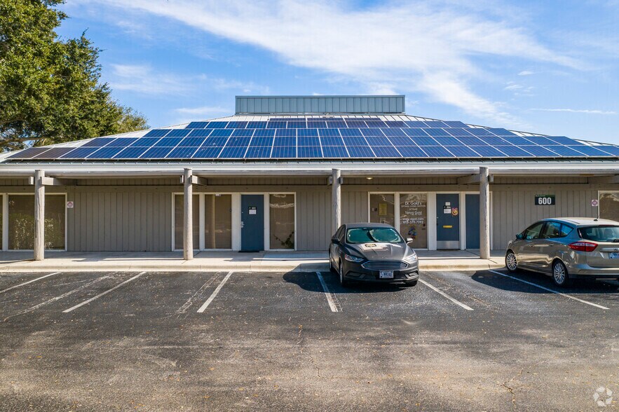 More Photos Of 2901 W Busch Blvd, Tampa Unknown For Lease