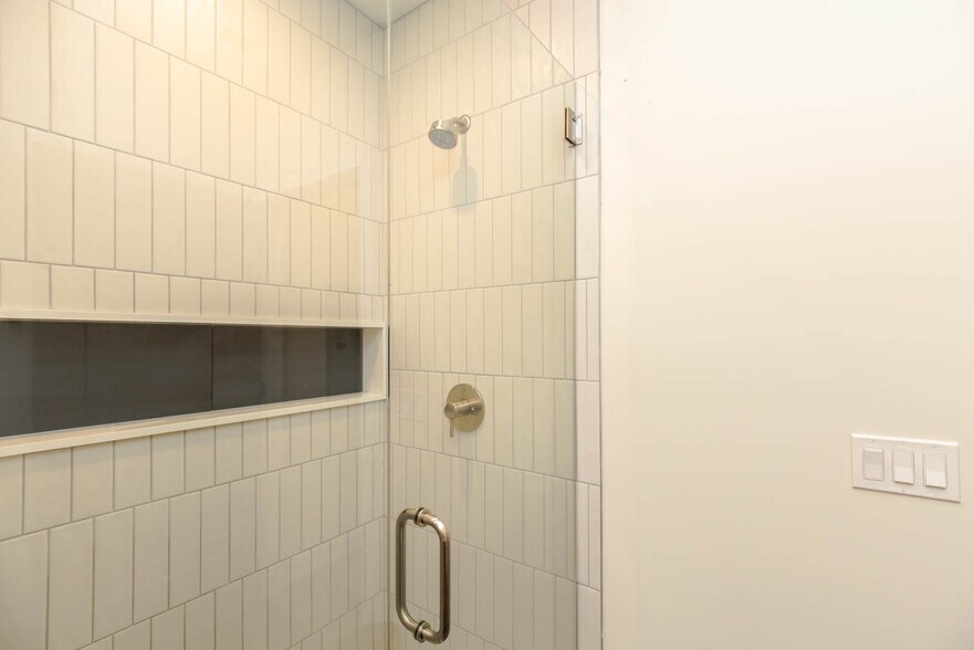 More Photos Of 1553 N Wells St, Chicago Apartments For Sale