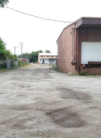 More Photos Of 2046 Keystone Dr, Springfield Industrial For Sale