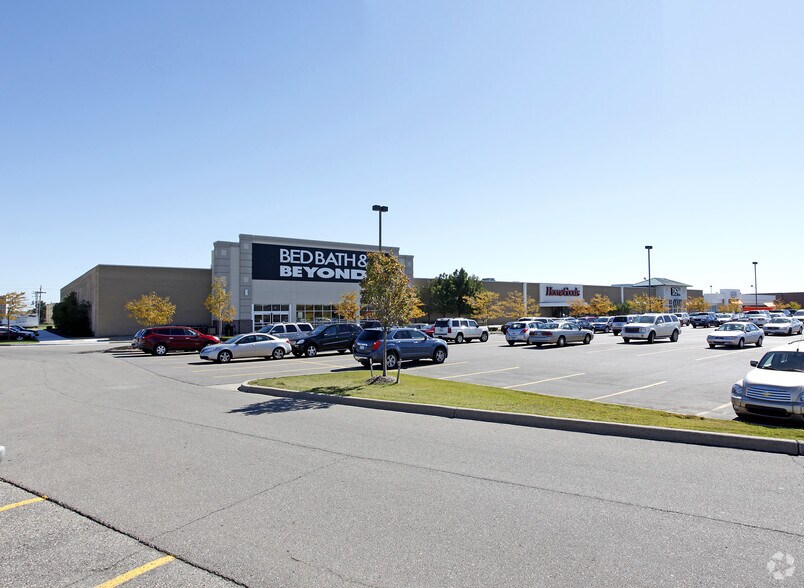 More Photos Of 500-740 John R Rd, Troy Unknown For Lease