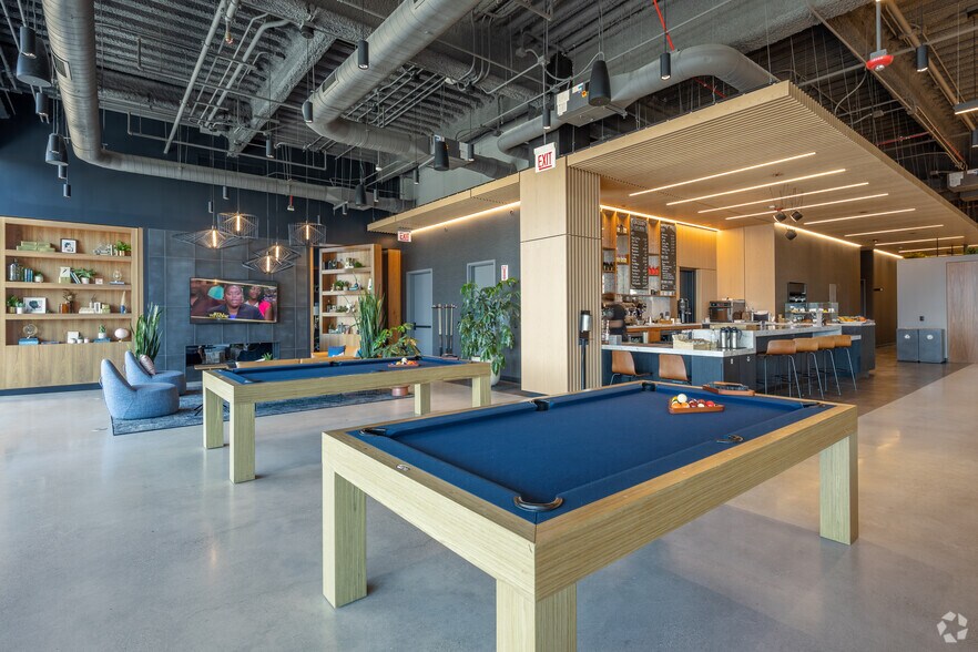 More Photos Of 333 N Green St, Chicago Office For Lease