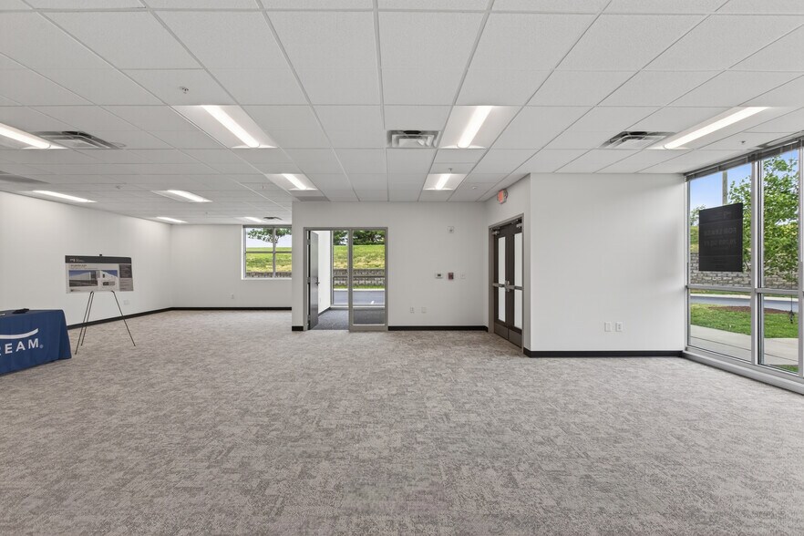 More Photos Of 421 Mason Rd, La Vergne Warehouse For Lease
