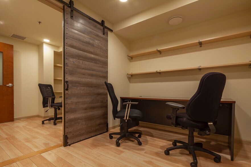 More Photos Of 600 Market St, Chapel Hill Office For Lease