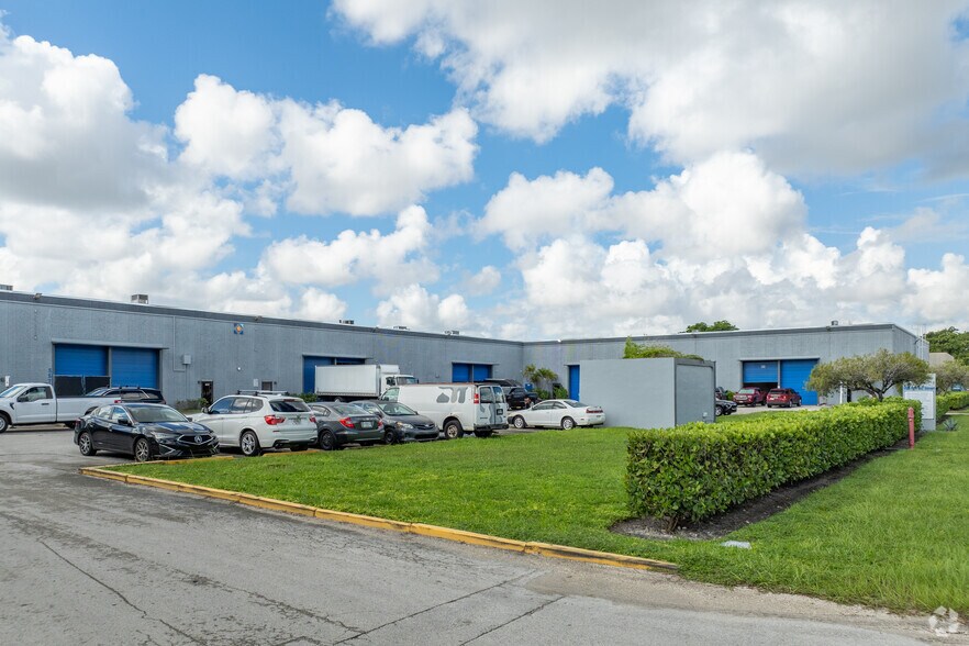 Primary Photo Of 5500-5632 NW 161st St, Hialeah Showroom For Lease