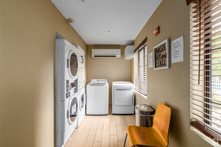 More Photos Of 520 I-35, Round Rock Hotel For Sale