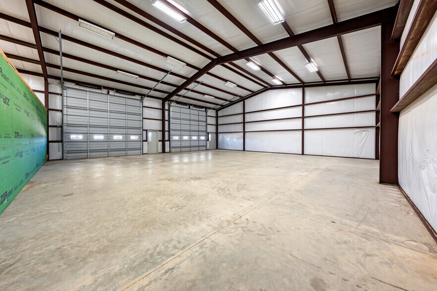 More Photos Of 11639 E US Highway 175, Kemp Flex For Lease