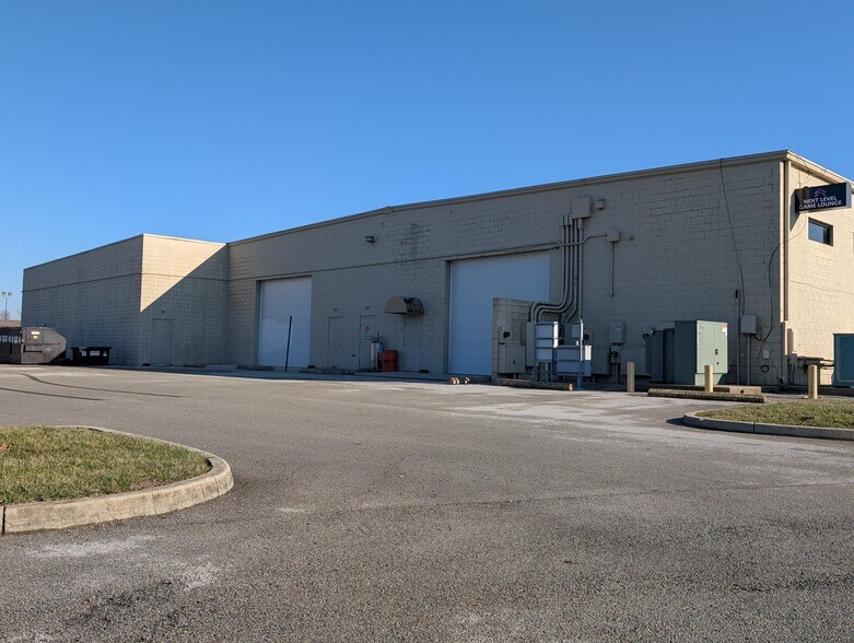 More Photos Of 569 S Main St, Englewood Storefront Retail Office For Lease