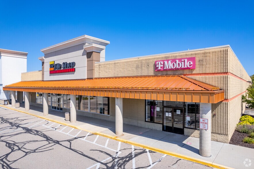 More Photos Of 9124-9200 N Green Bay Ave, Brown Deer Storefront For Lease