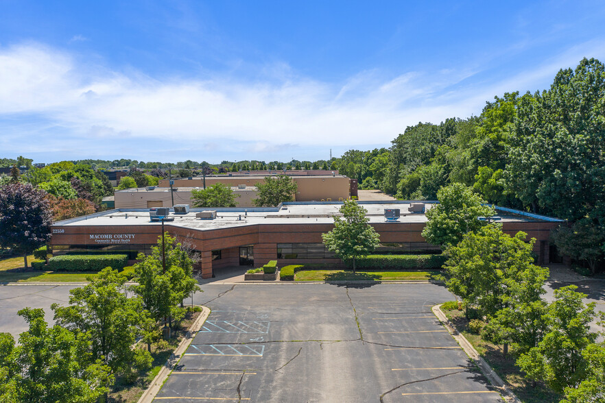 Primary Photo Of 22550 Hall Rd, Clinton Township Medical For Lease