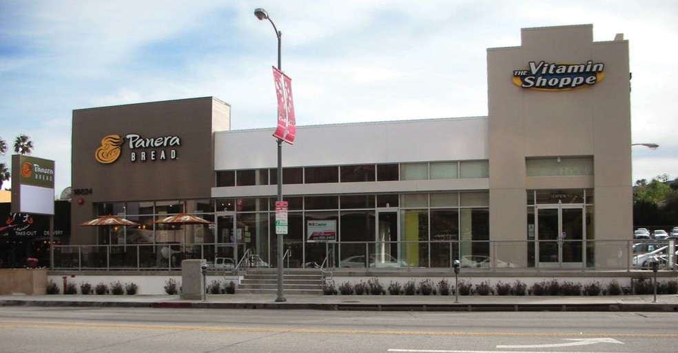 Primary Photo Of 16624 Ventura Blvd, Encino Storefront For Lease