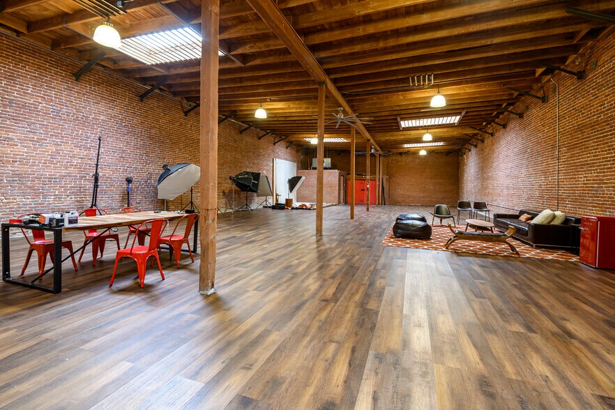 More Photos Of 2448 E 8th St, Los Angeles Warehouse For Lease