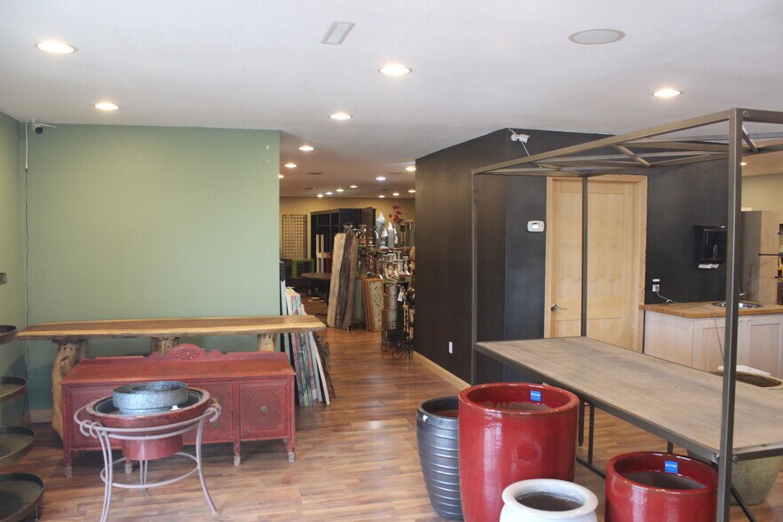 More Photos Of 80920 County Road 46, Hayward Showroom For Sale