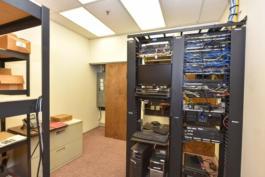 More Photos Of 230 West Parkway, Pompton Plains Flex For Sale