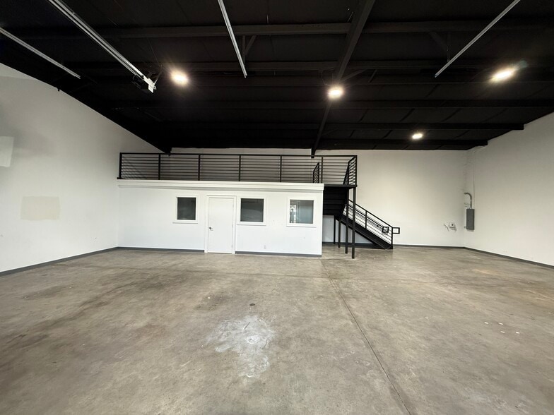Primary Photo Of 221 Baker Rd, Houston Manufacturing For Lease