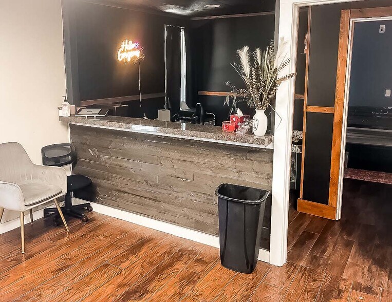 More Photos Of 1719C S Waukesha St, Bonifay Specialty For Sale