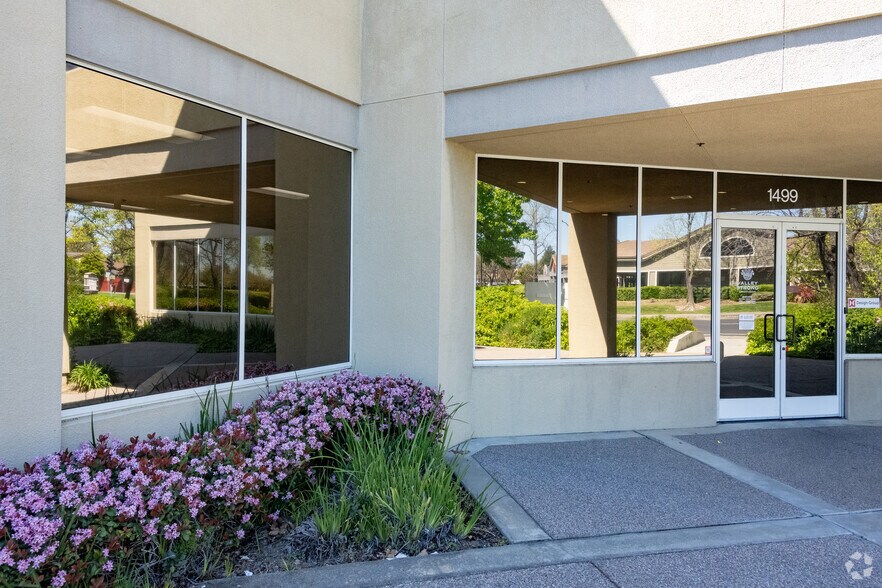 More Photos Of 1499 Oliver Rd, Fairfield Office For Lease