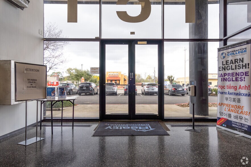 More Photos Of 213 W Southmore Ave, Pasadena Medical For Sale