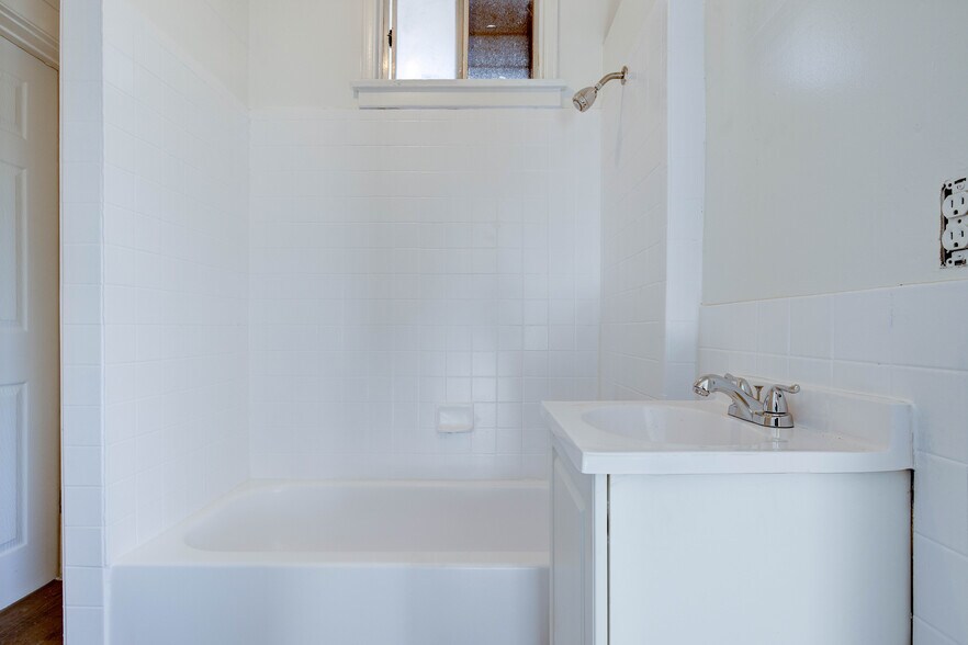 More Photos Of 458 W Vernon Ave, Los Angeles Apartments For Sale