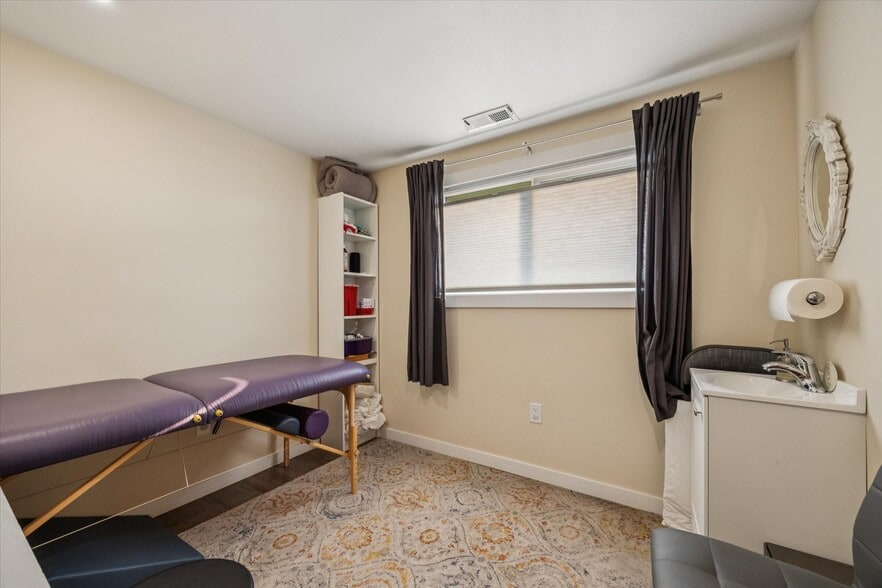 More Photos Of 615 SE 1st Ave, Canby Office For Sale