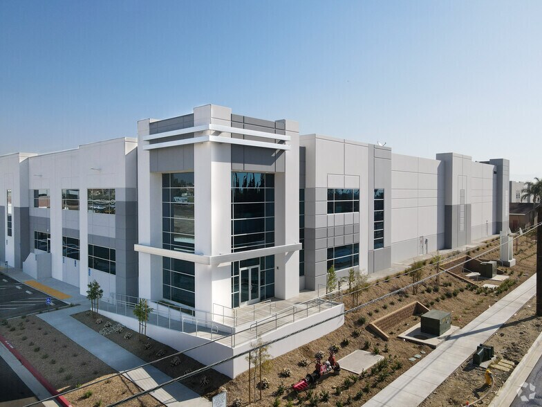 More Photos Of 2646 W Base Line Rd, Rialto Distribution For Lease