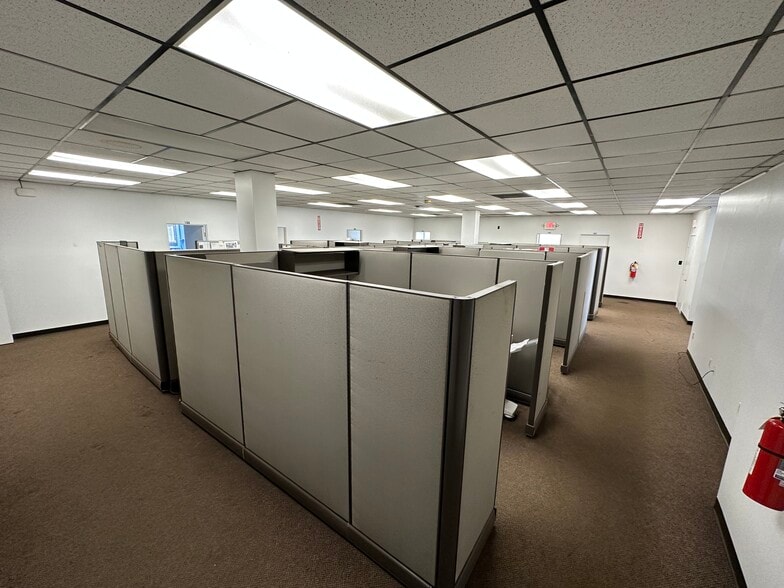 More Photos Of 600 2nd St, Ellwood City Warehouse For Lease