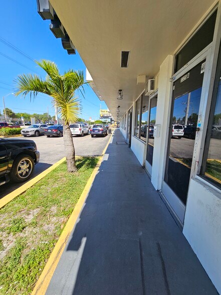 More Photos Of 3325 Griffin Rd, Fort Lauderdale Freestanding For Lease