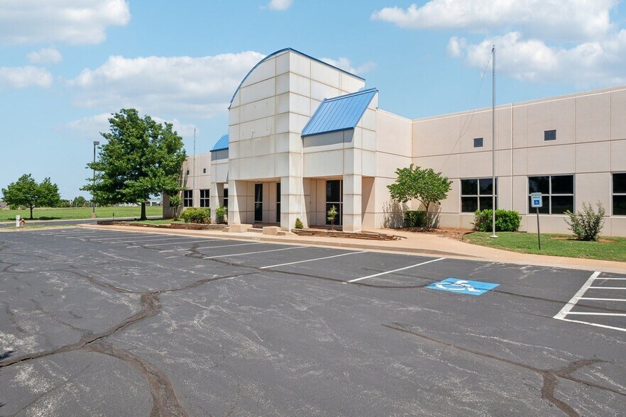 More Photos Of 8400 Silver Crossing, Oklahoma City Office For Sale
